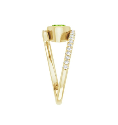 Natural Peridot & 1/4 CTW Natural Diamond Ring